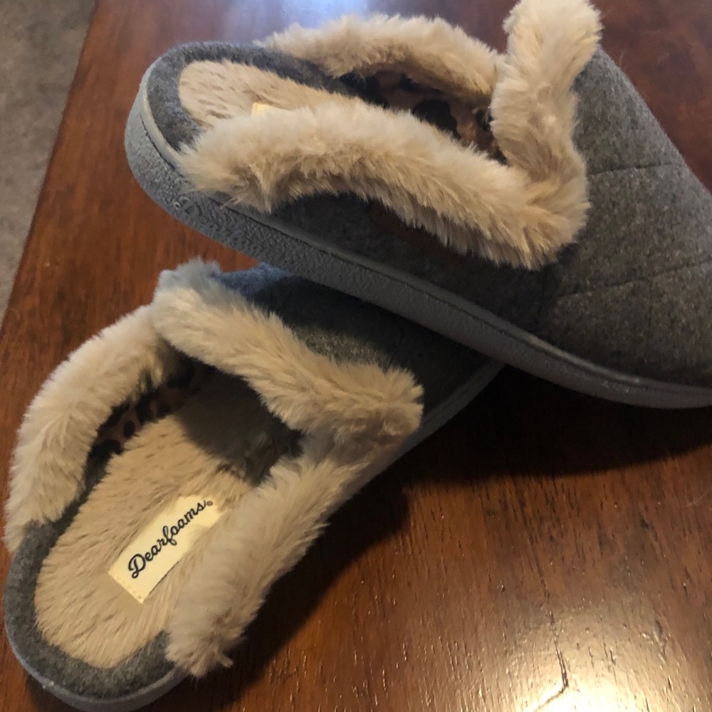 Brand new dearfoam slippers